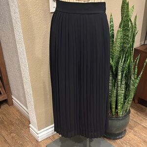 VILA Elegant Black Midi Pleated Skirt